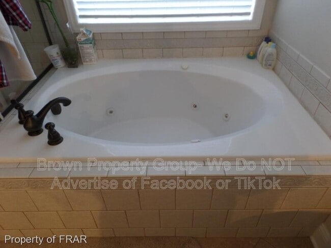 Building Photo - 124 Highgrove Ct
