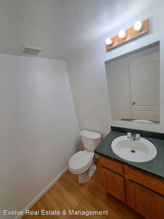Building Photo - 3 br, 2.5 bath House - 469 E 250 N