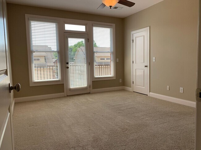 Building Photo - Stylish Germantown Townhome - Walkable Neighborhood