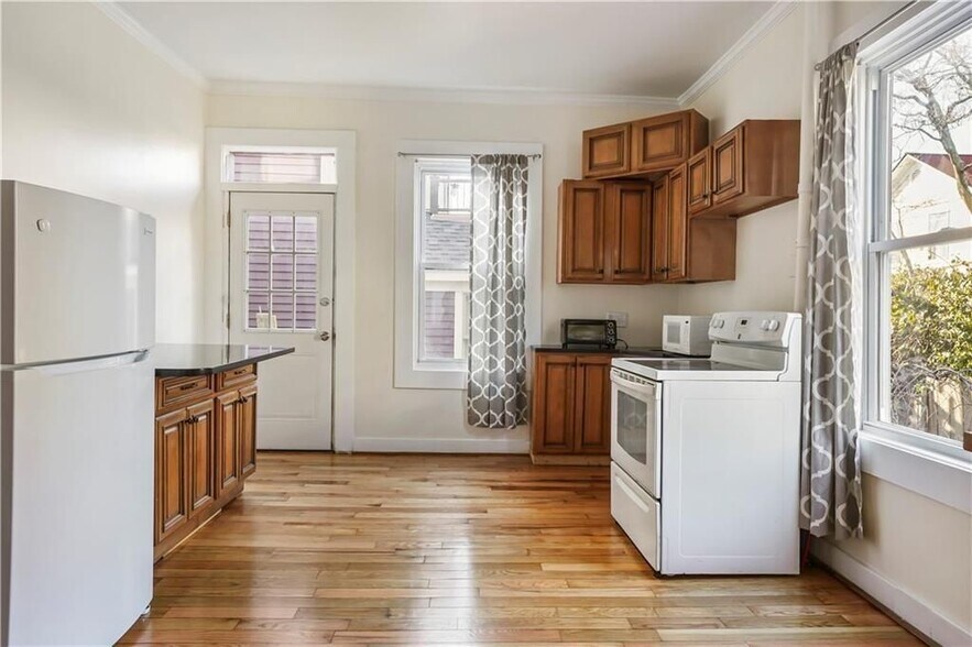 Building Photo - 32 Ann St