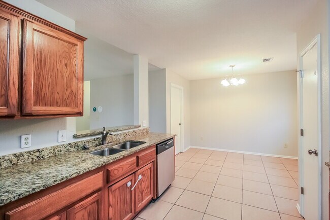 Building Photo - 16 N Greengate Dr
