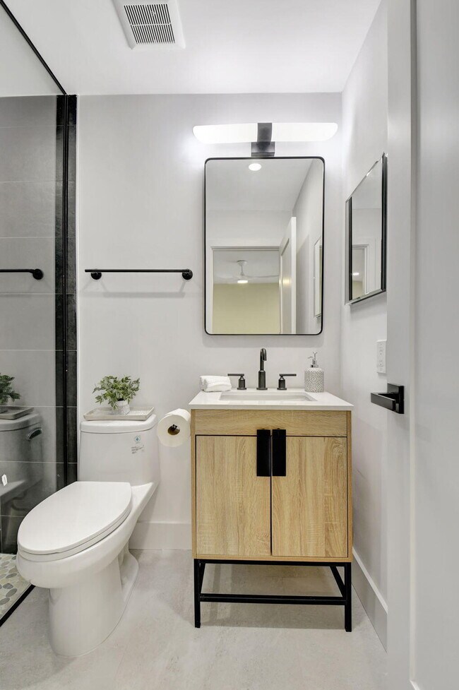 Building Photo - 2894 Florida Blvd