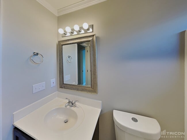 Building Photo - 832 Aimes Ct