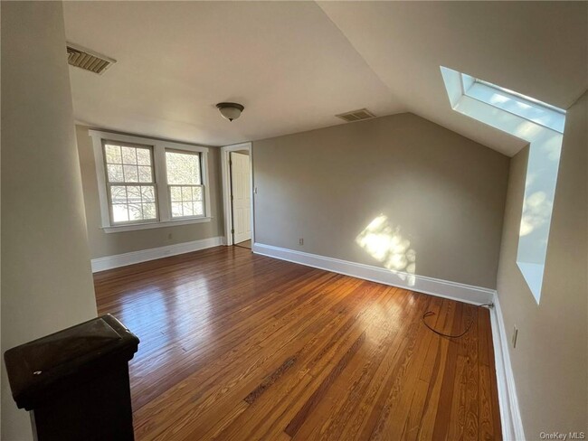 Building Photo - 210 Jersey Ave