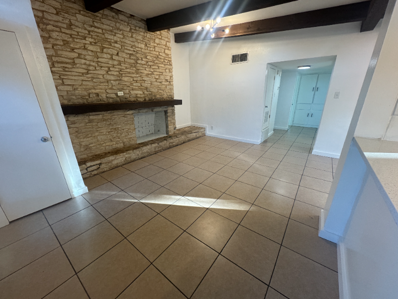 Building Photo - 5000 Cottonwood Cir