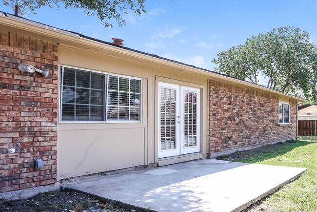 Building Photo - 8714 Miami Dr
