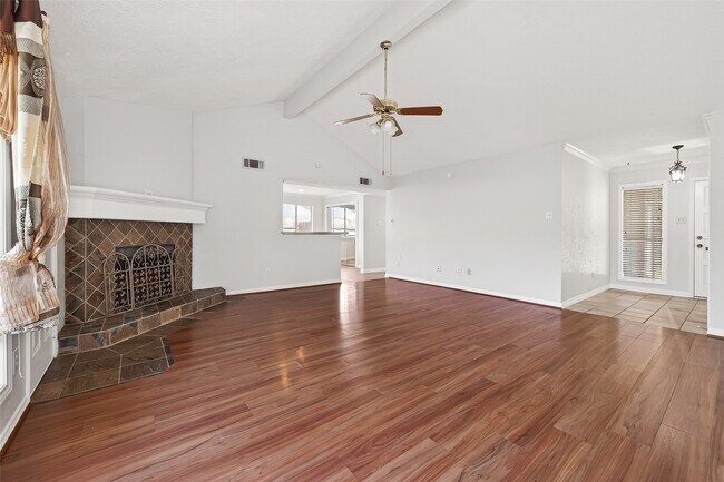 Building Photo - 19531 Woodglen Dr