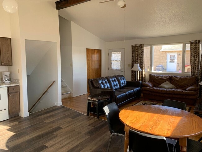 Building Photo - Northwestern DuPlex