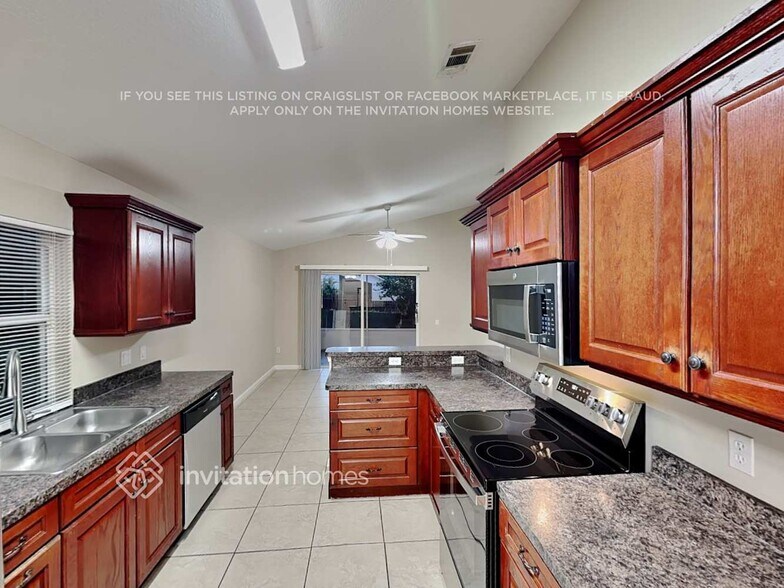 Building Photo - 33 Valleywood Dr