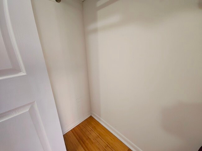 Building Photo - 2216 W 21st Pl