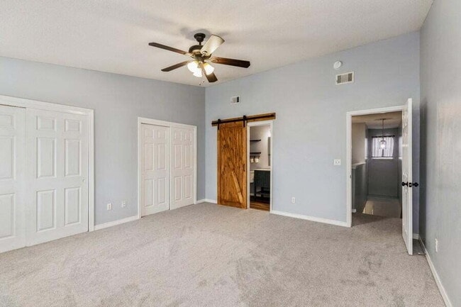 Building Photo - Exquisitely Renovated End Unit Townhome Ju...