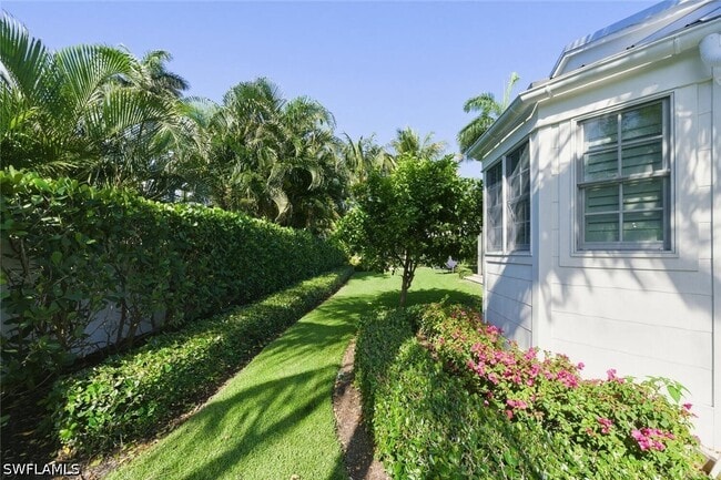 Building Photo - 92 10th Ave S