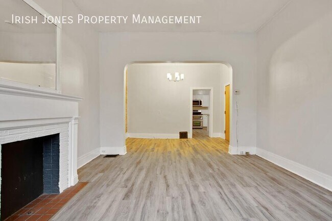 Building Photo - 608 Niagara St