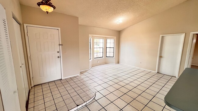 Building Photo - Lovely 3 bedroom, 2 bath in Deltona