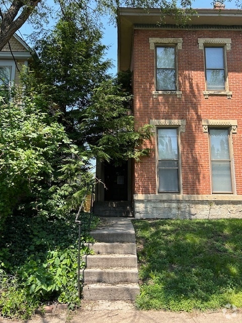 Building Photo - 100 W 1st Ave