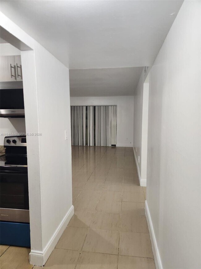 Building Photo - 15201 NE 6th Ave