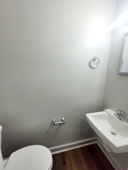 Building Photo - 2 Bainbridge Ave