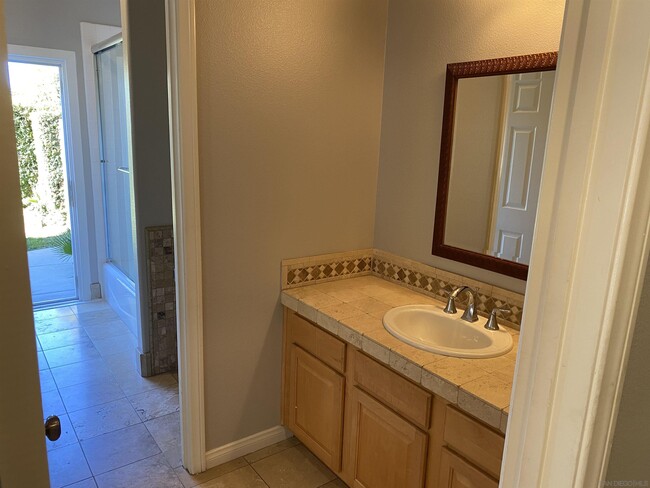 Building Photo - 513 Park Ln