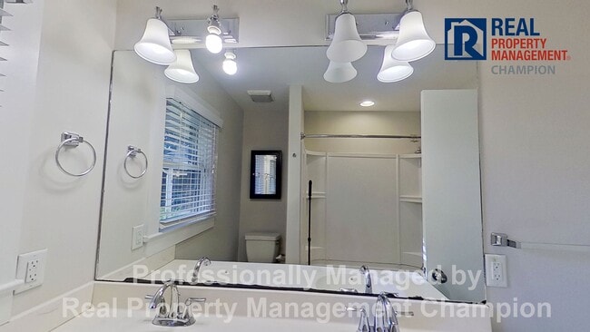 Building Photo - Updated 3 BD/2BA Home w/Spacious Rooms and Large Yard