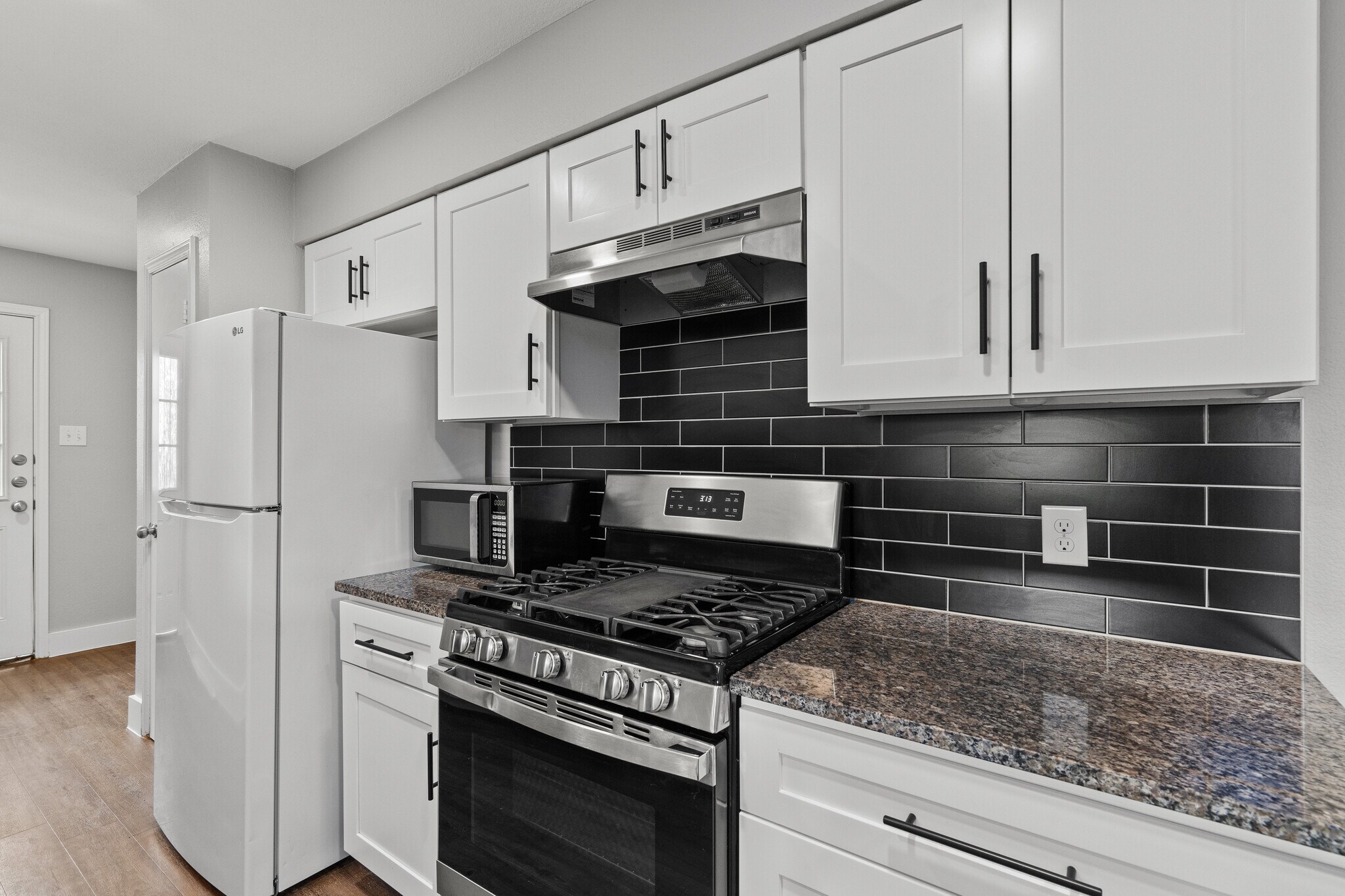 Building Photo - 602 Peterson St