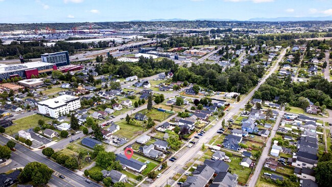 Building Photo - Cute 2 bedroom Near Downtown Tacoma & I-5