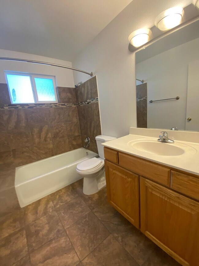 Building Photo - 5149 E Shaw Butte Dr