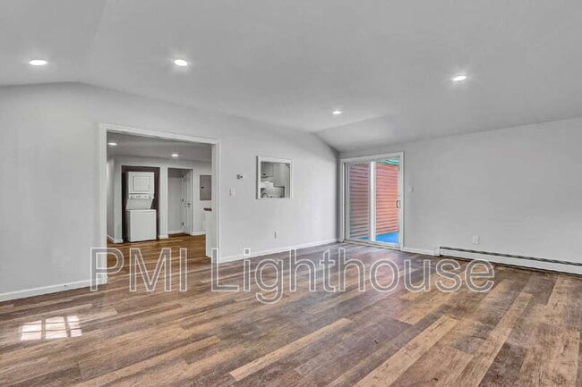 Building Photo - 2 Spurwoods Ln