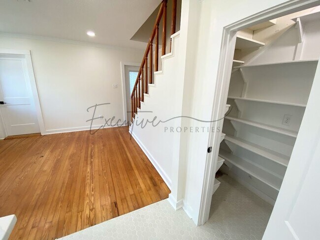 Building Photo - Spacious 4-Bedroom with Custom Finishes in...