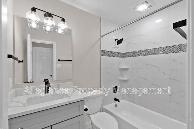 Building Photo - 2215 Lida Ct