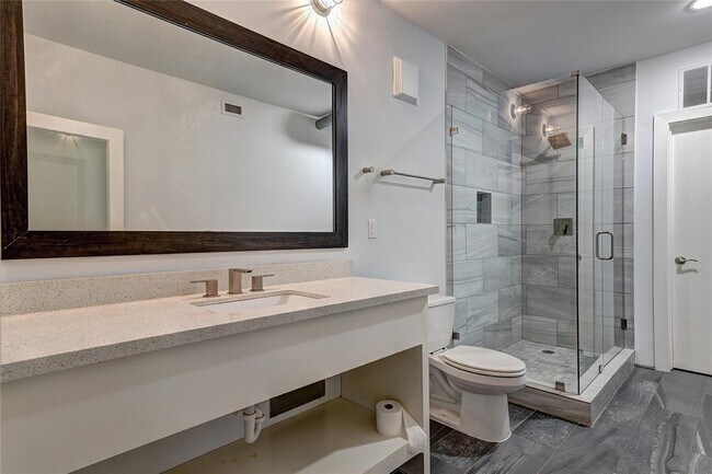 Building Photo - 1025 S Shepherd Dr