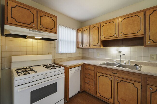 Building Photo - Maplewood Plaza