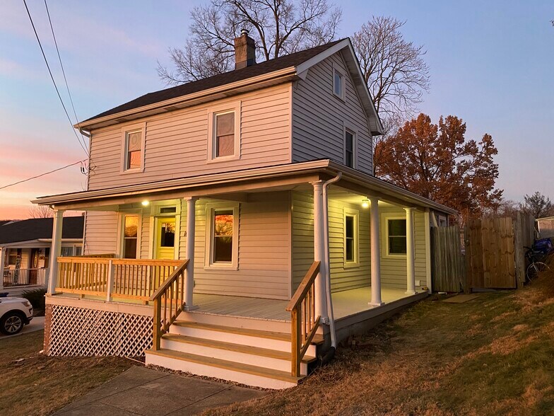 Building Photo - 10 W H St