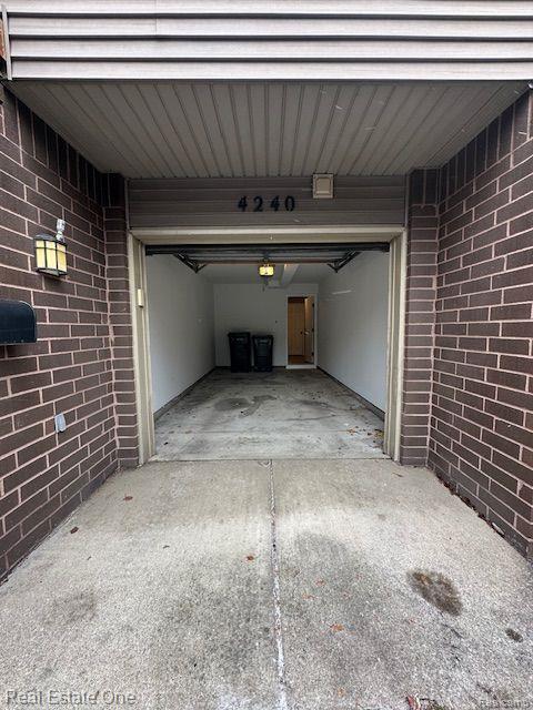 Building Photo - 4240 Maple St