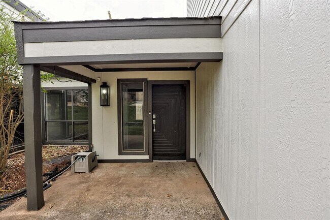 Building Photo - 2301 Tredington Way