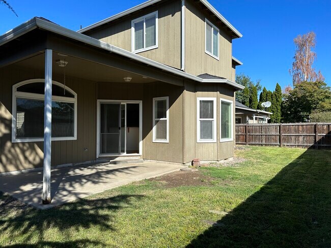 Building Photo - 813 Solano Cir
