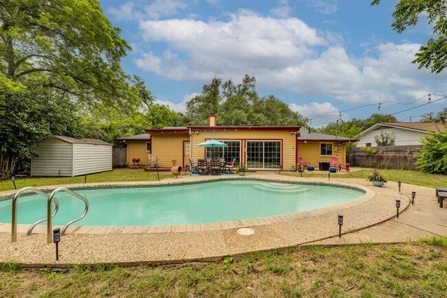 Building Photo - 3002 Stardust Dr