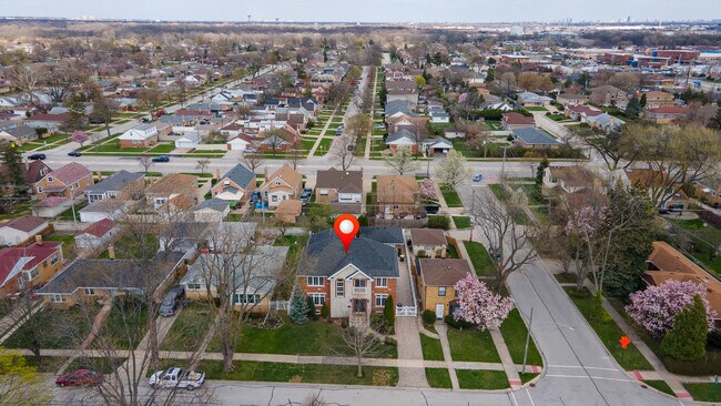Building Photo - 8105 N Oconto Ave