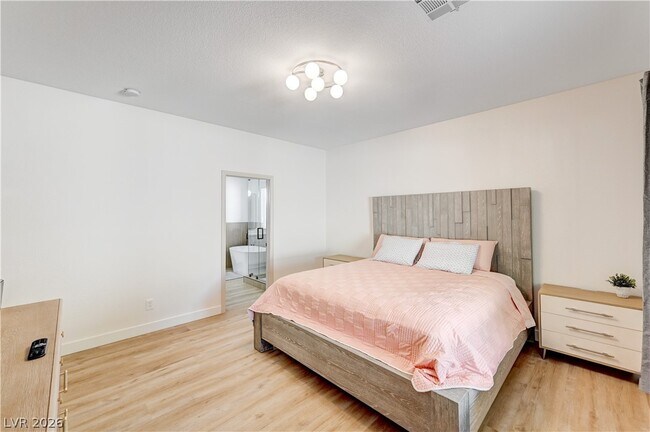 Building Photo - 3236 Rushing Waters Pl