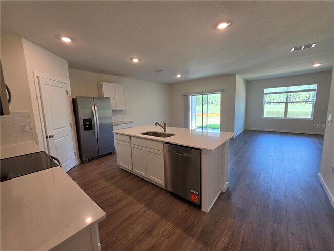 Building Photo - 1009 Champion Ridge Dr