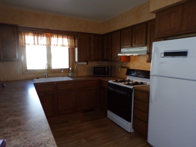 Building Photo - Light-Filled Home in Ideal Traverse City Neighborhood