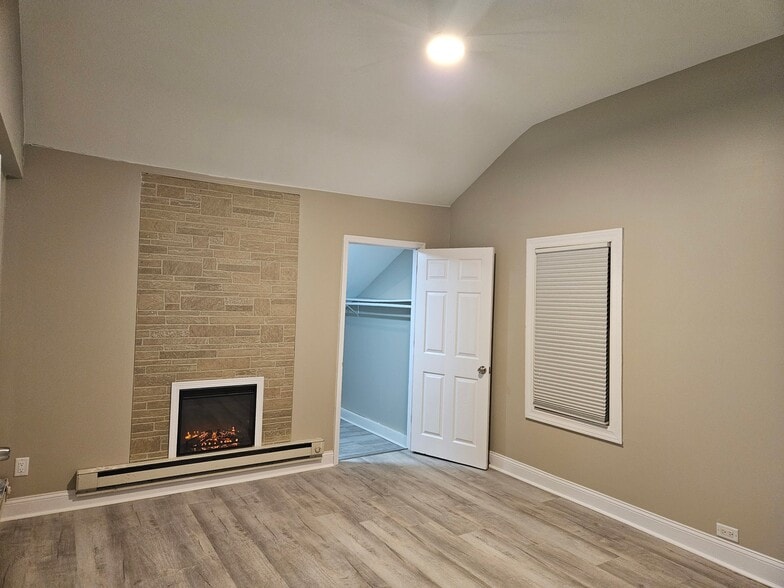 Building Photo - 1020 S Park Blvd