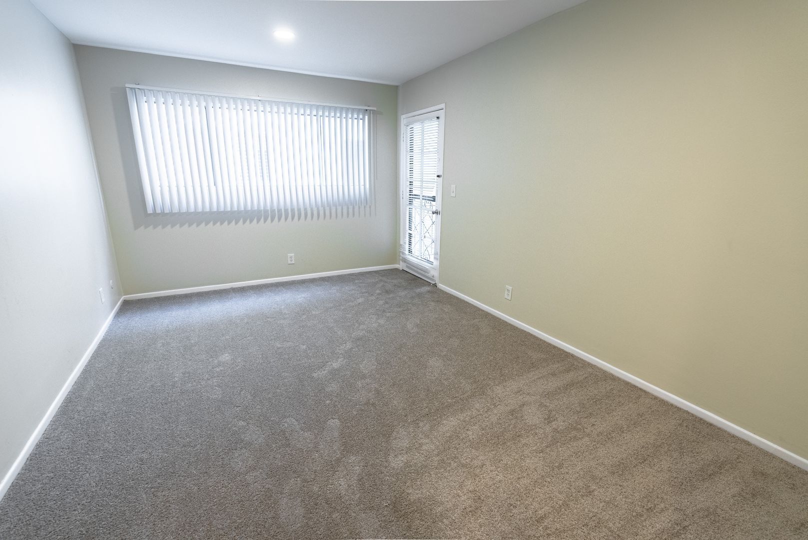 Interior Photo - 312 S Willaman Dr