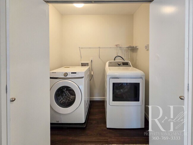 Building Photo - Spacious Port Orchard Home with Garage, Fu...