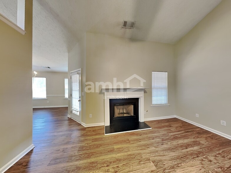 Building Photo - 5455 Yellow Pine Dr