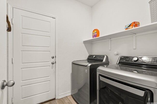 Building Photo - 355 Deer Crest Dr