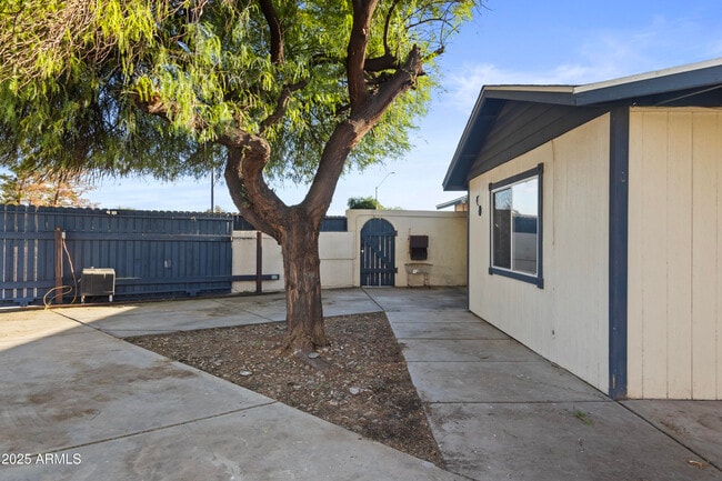 Building Photo - 13810 N 48th Ave