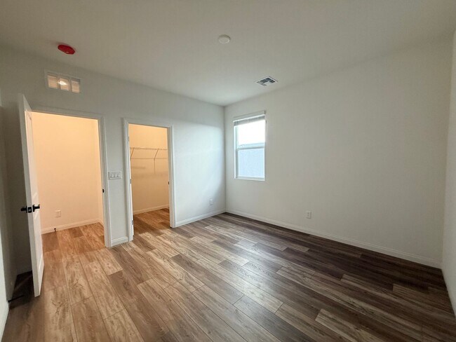 Building Photo - Spacious Southwest Las Vegas Gem | 5 Beds, Loft & 3,000+ Sq Ft Living