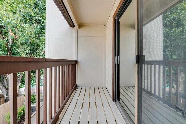 Building Photo - 3915 Tanglewilde St