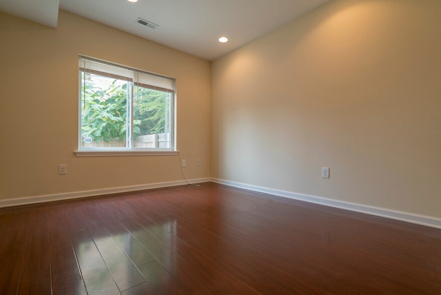 2b - 1833 N 19th St
