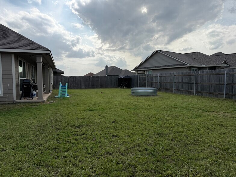 Building Photo - 4412 S Fork Ranch Rd